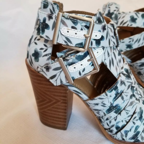 Gianni Bini Floral Women's Heeled bootie Sandals - Picture 5 of 8